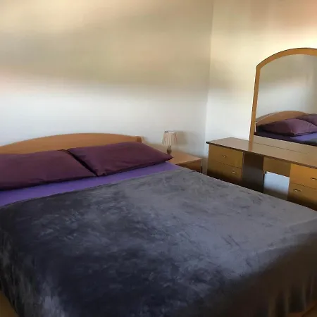 Spacious With Two Bedrooms شقة *