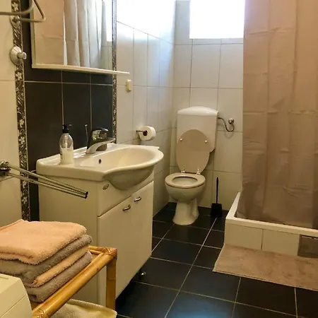 Spacious With Two Bedrooms يزيرا